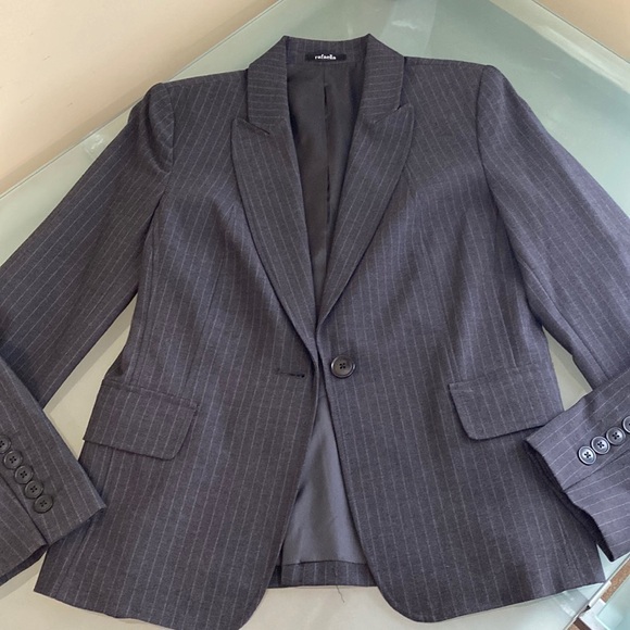 Like NEW Rafaella Gray Pinstripe Hourglass Blazer Size 8 - Picture 1 of 5